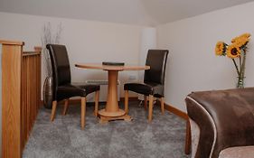 Lovely New 1 Bedroom Loft Apartment With On Drive Parking